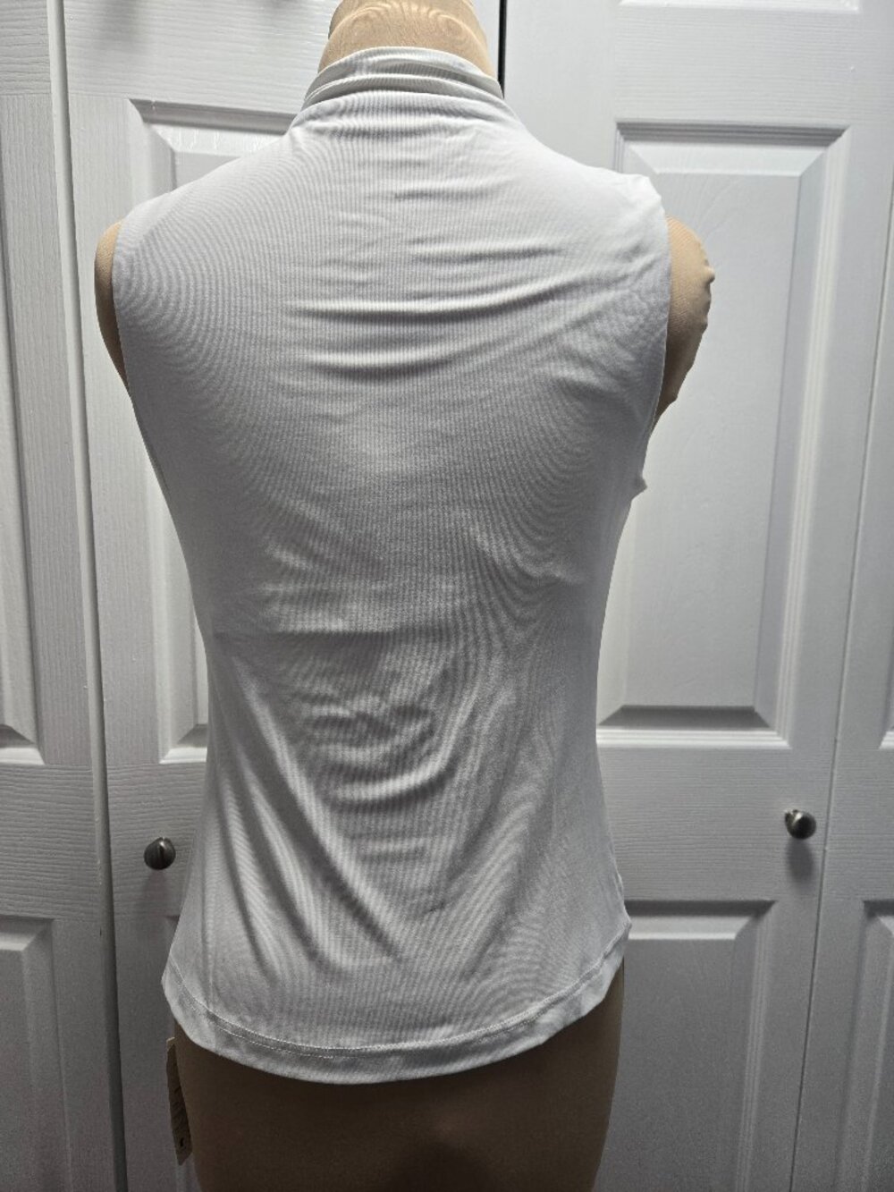NWT OGL Mockneck Pure White Sleeveless Bra Tank Top Large - Picture 2 of 4